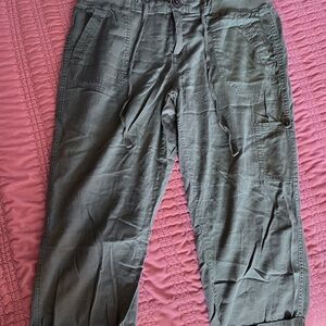 Women’s Olive Cargo Capris